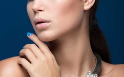 男受被吊起来用震蛋折磨